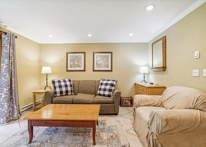 Cozy One Bedroom Edgemont A1 Condo On The Shuttle Route & Ski Back Trail Killington