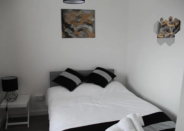 Coolfin House-Close To Excel, Contractors, Relocators, Paid Parking London