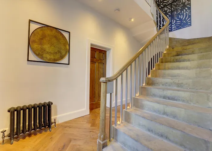 The Old Vicarage - Secure Parking, Fast Wifi, Garden Villa Leeds 