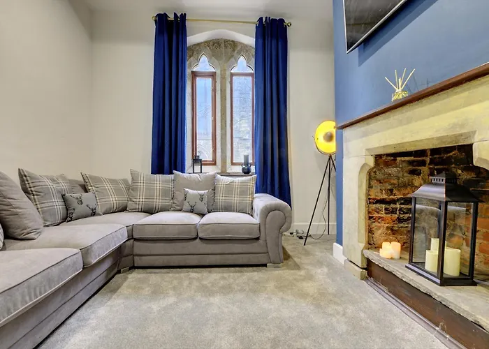 The Old Vicarage - Secure Parking, Fast Wifi, Garden Villa Leeds 
