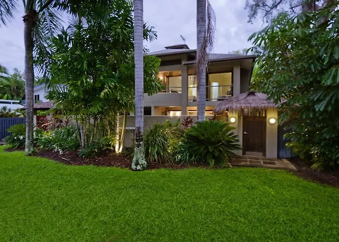 Watermark Villa 2 - 3 Bedroom Villa, Private Heated Pool Port Douglas
