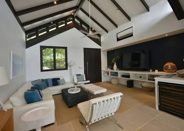 Hapuka - Luxury Villa With Stunning Views On Murphy St Port Douglas