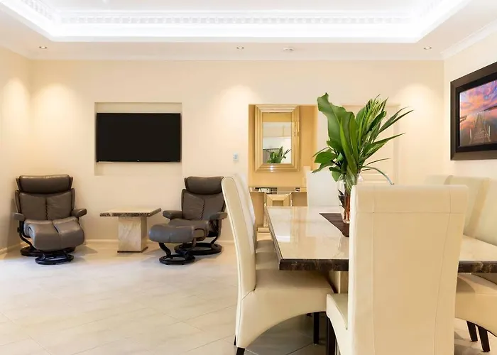 Barbados In The Tropics - 5 Bedroom Luxury Home Port Douglas