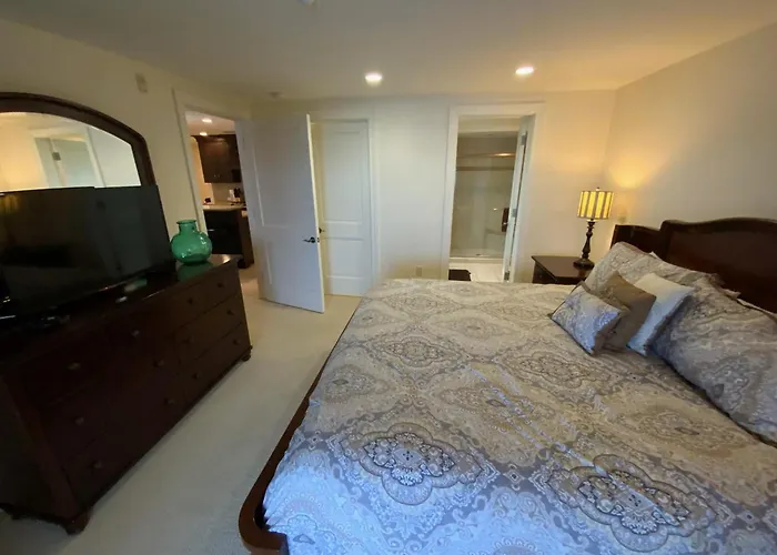 Spacious Furnished Suite At Peninsula Bay Resort Traverse City