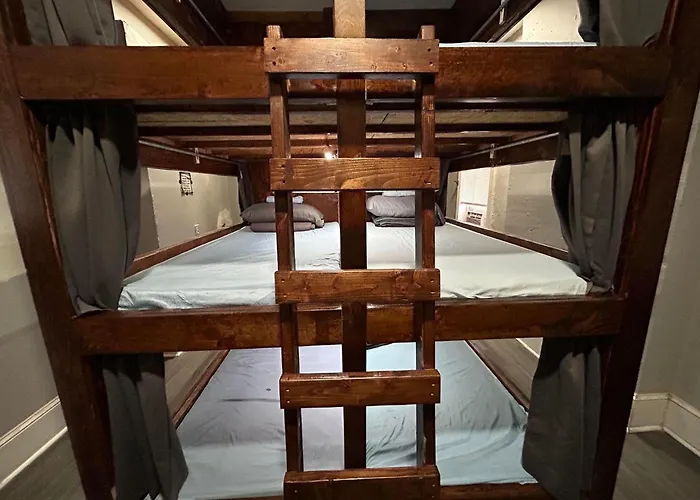 Philly Coed Dorm!! 15 Min Train To Center City! Philadelphia