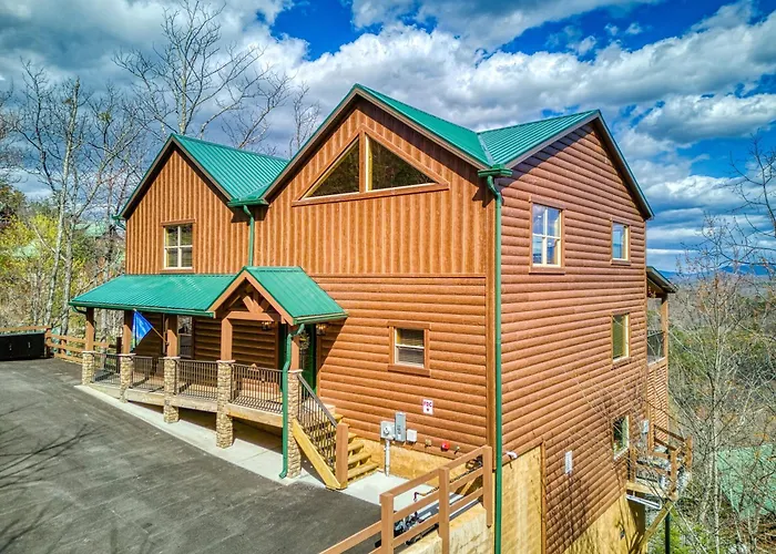 Gritz Carlton Lodge, 2 Large Cabins, 2 Pools, 2 Theater Rooms, 2 Game Rooms, Amazing Mtn Views Pigeon Forge