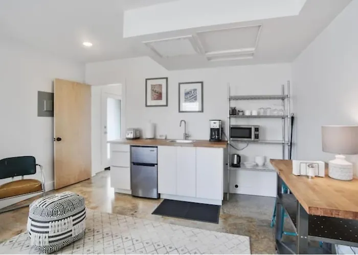 River Breeze Quiet & Modern Black Pearl Apartment New Orleans