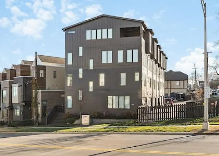 Upscale Home With Patio Walk To 12 South And Belmont Nashville