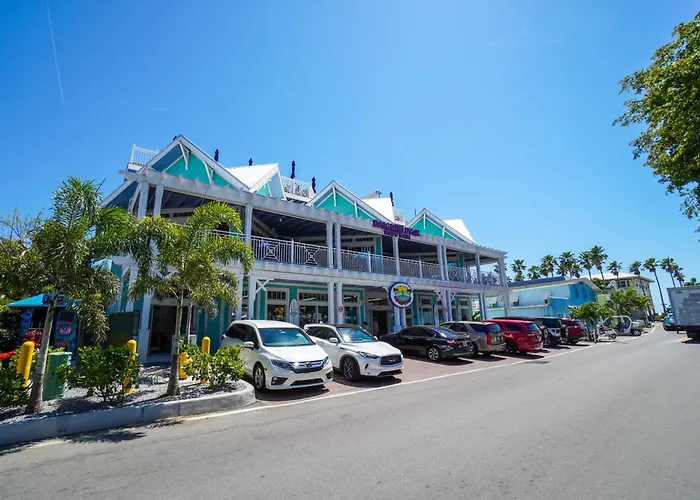 Runaway Bay 201 - New Vacation Rental Fully Refurbished 2018 Bradenton Beach