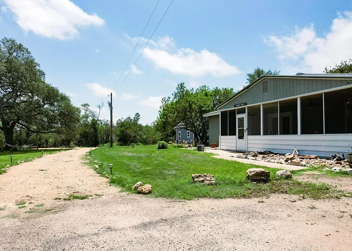 Hadley'S House - A Country 3 Bdrm With Screened-In Porch New Braunfels