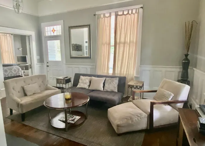 Classic/Modern Downtown Home Valdosta