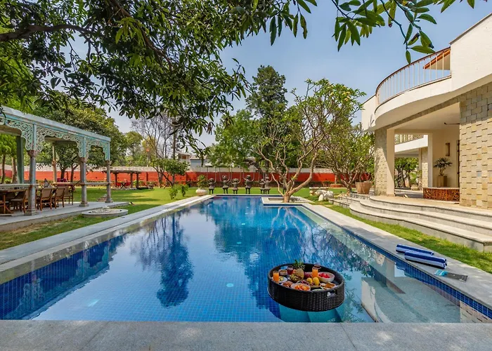 Elivaas Oasis - Luxe 6 Bhk With Pvt Pool Villa New Delhi