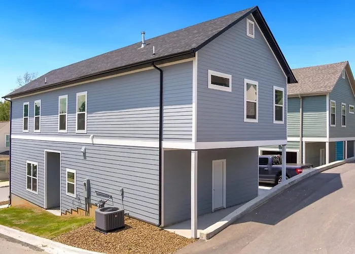 Hog Haus - 1 2 Mile To Dt Fayetteville - Sleeps 8