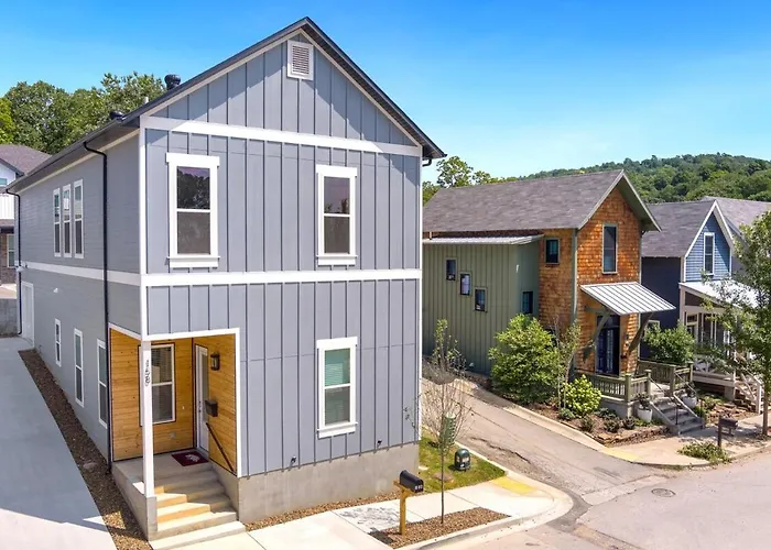 Hog Haus - 1 2 Mile To Dt Fayetteville - Sleeps 8