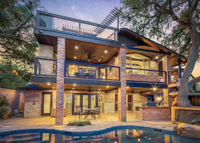 Hummingbird Hideaway - Canyon Lake Waterfront With Pool And Hot Tub!