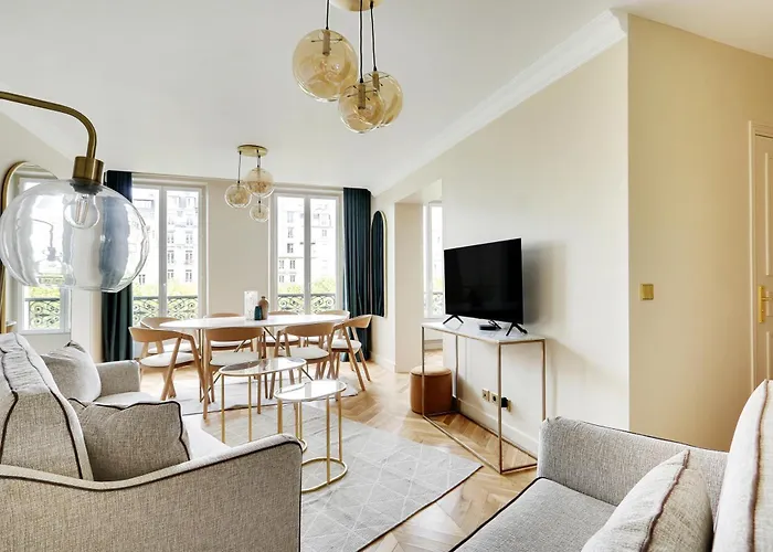 Pick A Flat'S Apartment In Invalides - Avenue De Breteuil Paris