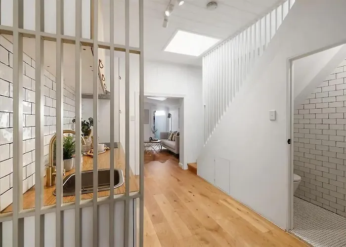 Balmain Central Cozy 3 Bed House Sydney