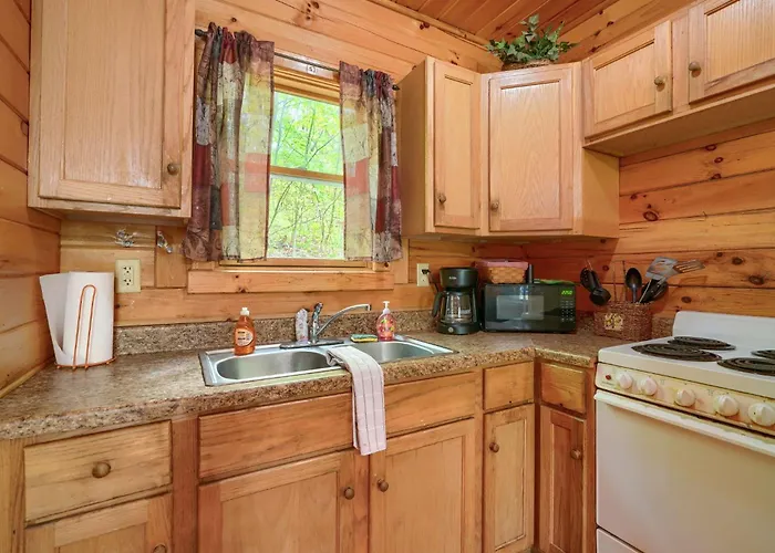 Blue Rose Cabins - Big Woody Cabin Logan