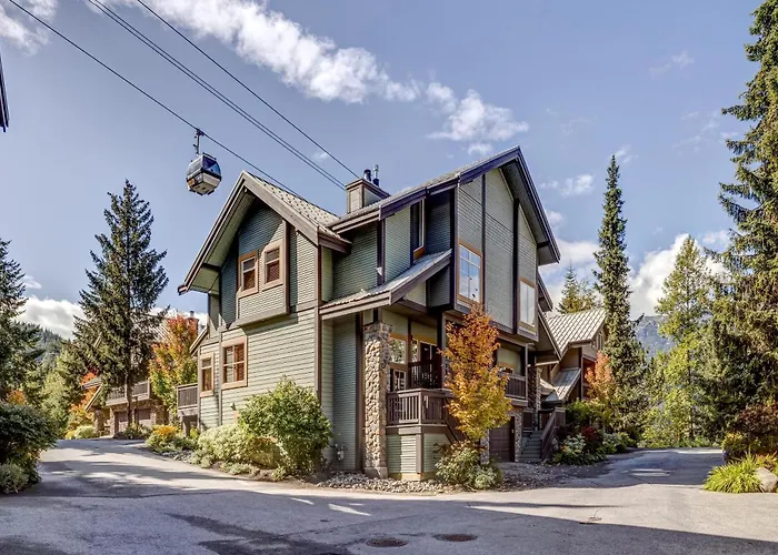 Snowy Creek 30 - Ski In Ski Out, Private Hot Tub, Short Walk To Whistler Village