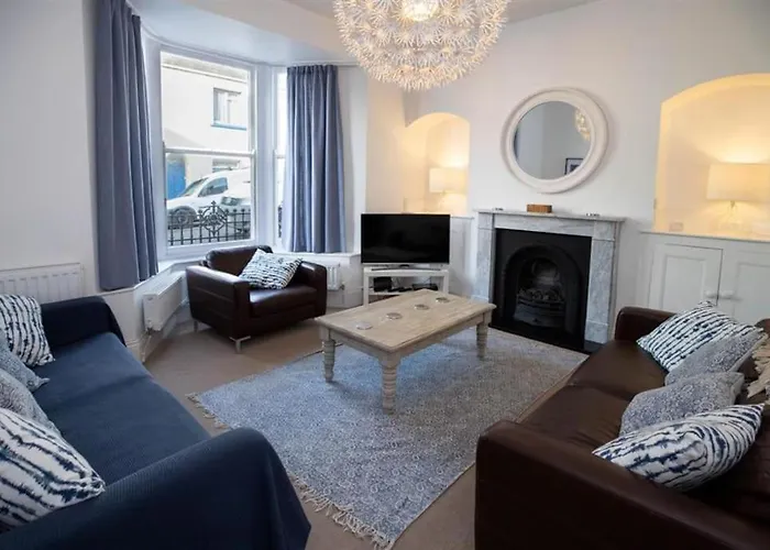Superbly Located Tenby Cottage