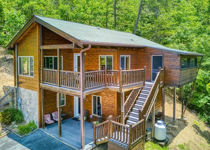 Bear Elegance - Theater Room, Secluded, Heart Shaped Tub!!! Sevierville