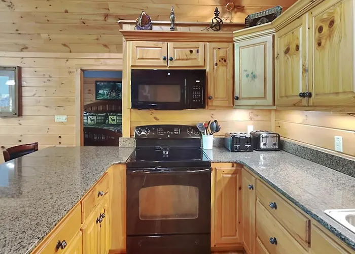 Above The Clouds, 4 Bedrooms, Pool Access, Private, Gaming, Sleeps 16 Gatlinburg