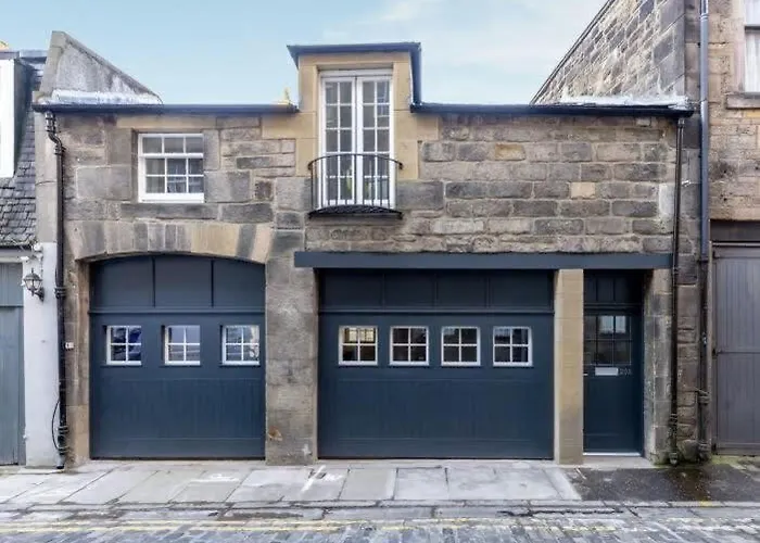 Dragon Suites - Yukina Suite - 2 Bed City Centre House With Garden Edinburgh