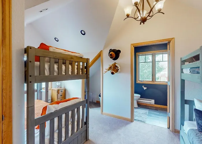 Whispering Pines Hideaway Villa Granby