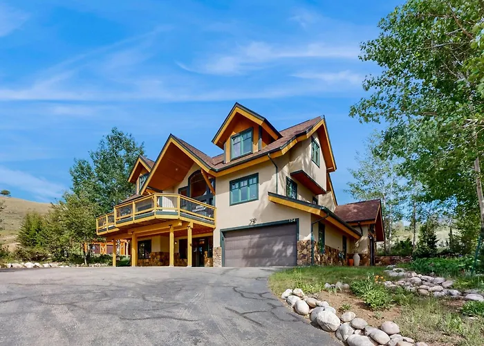 Whispering Pines Hideaway Villa Granby