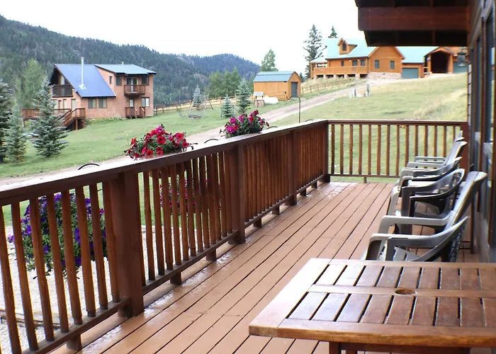 Bear Mountain Cabin - Beautifully Updated Upper Valley Home - Wifi - Satellite - Wood Burning Fireplace - Gas Grill - Fire Pit Red River