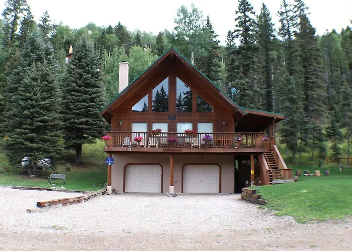 Bear Mountain Cabin - Beautifully Updated Upper Valley Home - Wifi - Satellite - Wood Burning Fireplace - Gas Grill - Fire Pit Red River