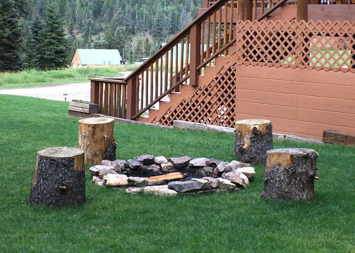 Bear Mountain Cabin - Beautifully Updated Upper Valley Home - Wifi - Satellite - Wood Burning Fireplace - Gas Grill - Fire Pit Red River