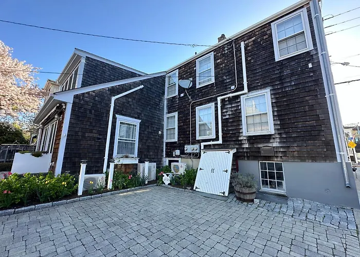 Private Historic Inn Downtown Newport