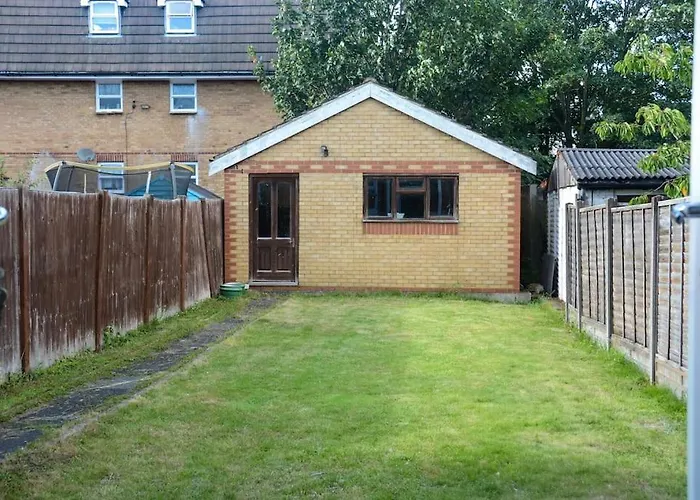 3 Bed House In The Heart Of Palmers Green, London