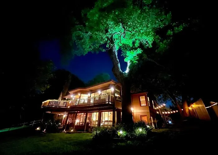 The River Haven - Sleeps 32 - On Guadalupe River Seguin