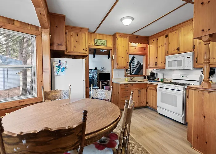 Boulder Hollow - Features An Older Style To Experience A Rustic Cabin! Lakeview! Big Bear Lake