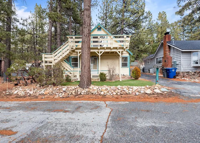 Boulder Hollow - Features An Older Style To Experience A Rustic Cabin! Lakeview! Big Bear Lake