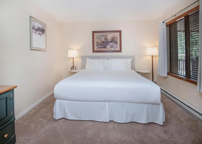 Seasons 205 Villa Avon