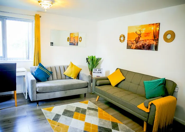 The Wynne House - 3 Bedroom Luxury House With 5 Beds & Free Parking Near City Centre, And A Walking Distance To The Etihad Stadium & Coop Live Arena Manchester