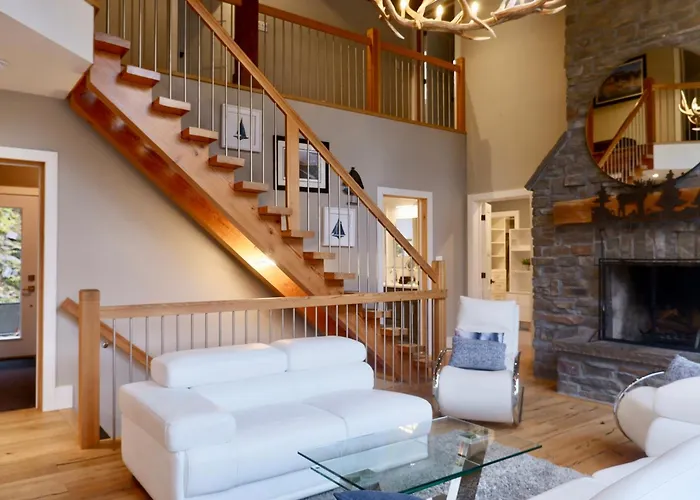 The Rowanwood - Muskoka Cottage Retreat Huntsville