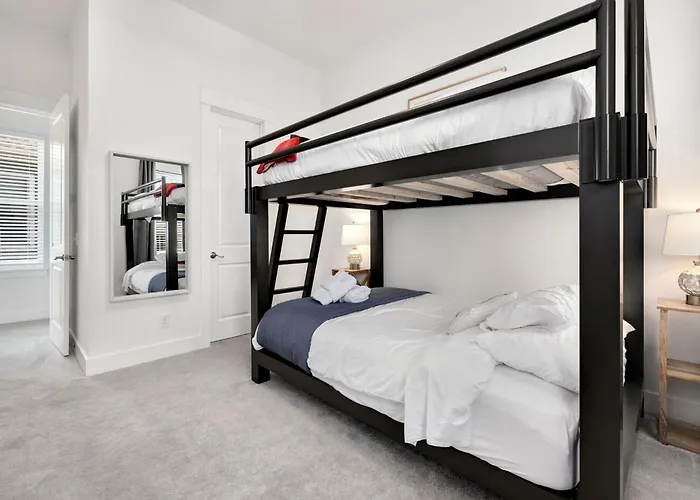 Hog Haus - 1 2 Mile To Dt Fayetteville - Sleeps 8