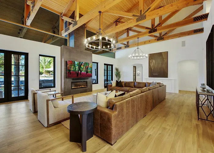 The Stallion Estate Sleeps 24, Theater, Game Room, Pickle Ball! Indio