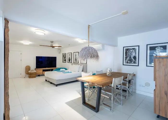 Tropical Luxury & Private Beach - La Villa Blanca Willemstad