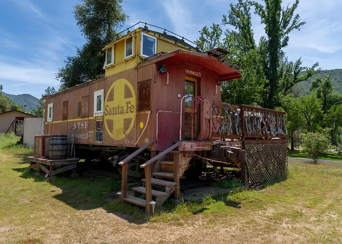 Little Red Caboose Villa Oakhurst