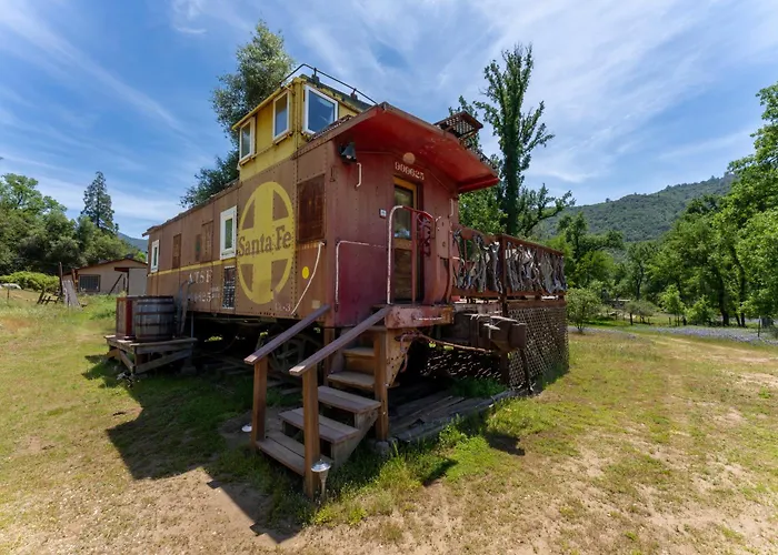 Little Red Caboose Villa Oakhurst