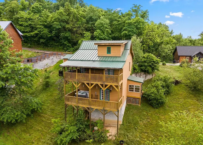 Happy Hideaway Villa Sevierville