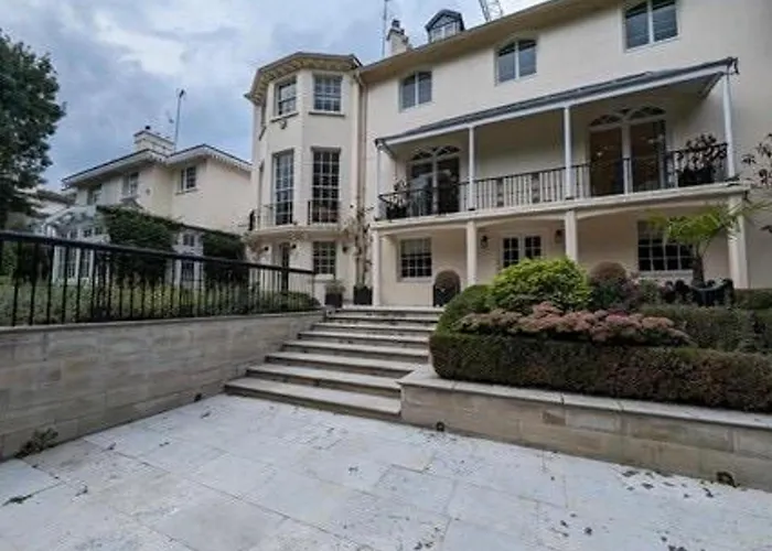 Park Village East Apartment - London