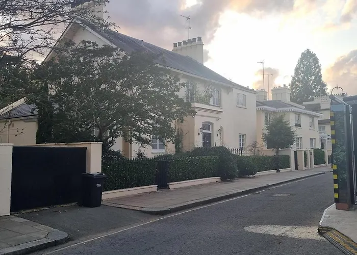 Park Village East Apartment - London