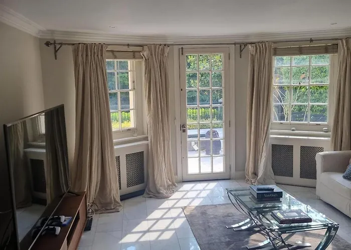 Park Village East Apartment - London