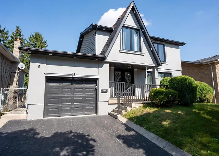 Chic And Cozy 5 Bedroom House Brampton